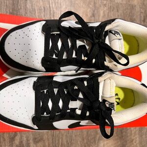 Womens Nike Dunk Low- Pandas. Size 7.5 Preowned great condition